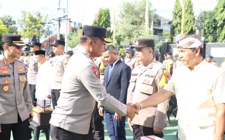 Sambut Hari Bhayangkara ke-80 Kapolda Jatim Bagikan 2.055 Kitab Suci   